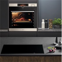 AEG Beépíthető sütő + indukciós főzőlap = ráadás 5 részes edényszett