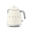 Smeg KLF05CREU mini vízforraló, 50-es évek retrodesign, 0,8 liter, 1400 W, bézs