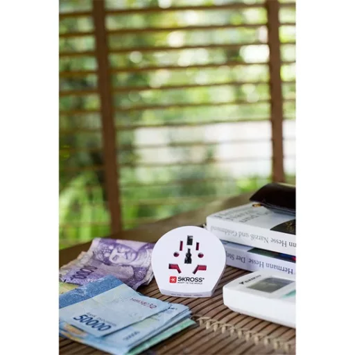 Nedis_SKR1500211E_utazo_adapter_vilag-to-Europe_foldelt-i711894