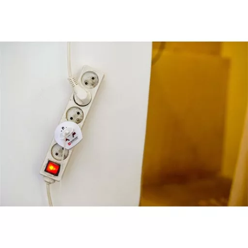 Nedis_SKR1500211E_utazo_adapter_vilag-to-Europe_foldelt-i711898