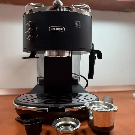 Delonghi ECOV 311 BK Icona Vintage eszpresszó kávéfőző (értékcsökkentett)