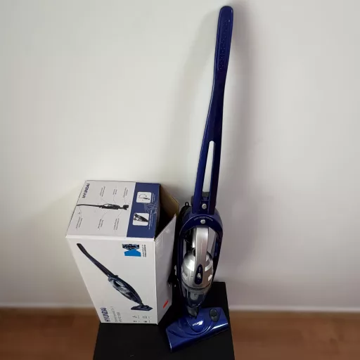 Hyundai VC020B 2 az 1-ben nyeles porszívó (értékcsökkentett)