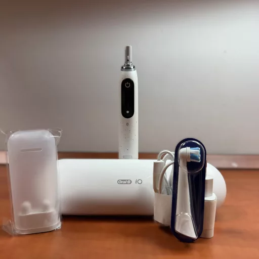 Oral-B iO™ Series 10 Stardust White elektromos fogkefe (értékcsökkentett)