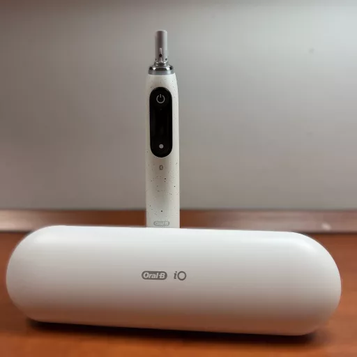 Oral-B iO™ Series 10 Stardust White elektromos fogkefe (értékcsökkentett)