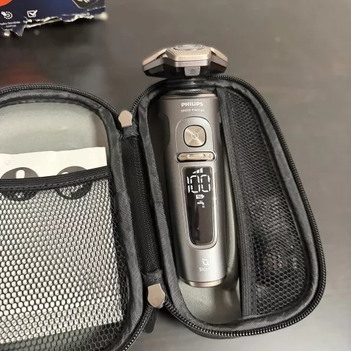 Philips SP9872/15 nedves és száraz elektromos borotva SkinIQ-val (értékcsökkentett)