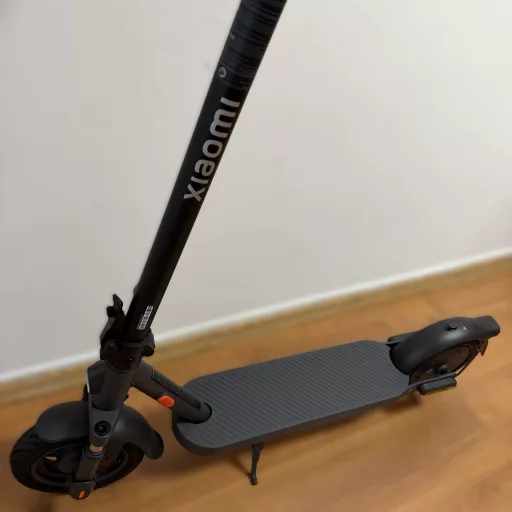 Xiaomi BHR9603GL elektromos roller (értékcsökkentett)