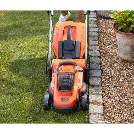 Black and Decker BCMW3318L2-QW akkumulátoros fűnyíró 2db 4 Ah akkuval 1 töltővel