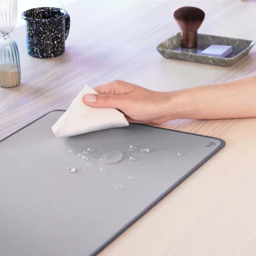 Logitech Studio Series cseppálló és csúszásmentes egérpad, középszürke (956-000052)
