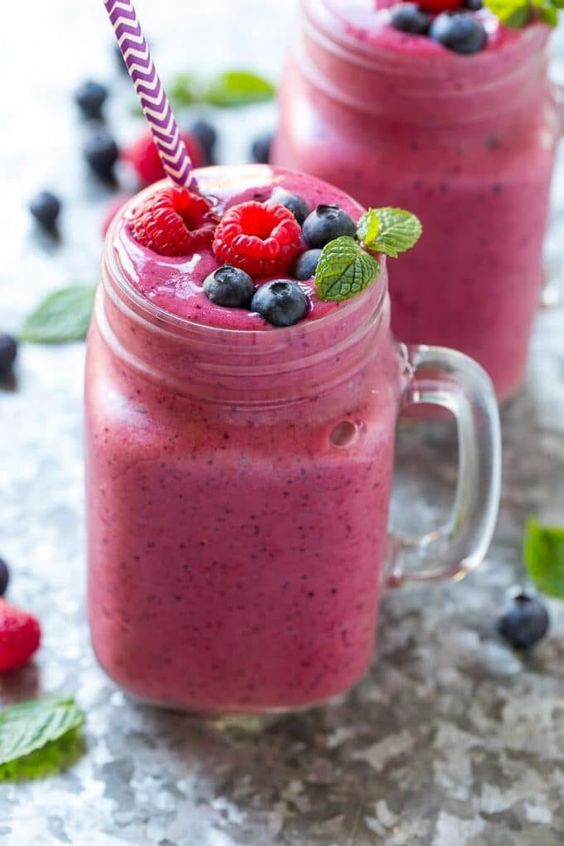 Vegyes bogyós gyümölcsös smoothie