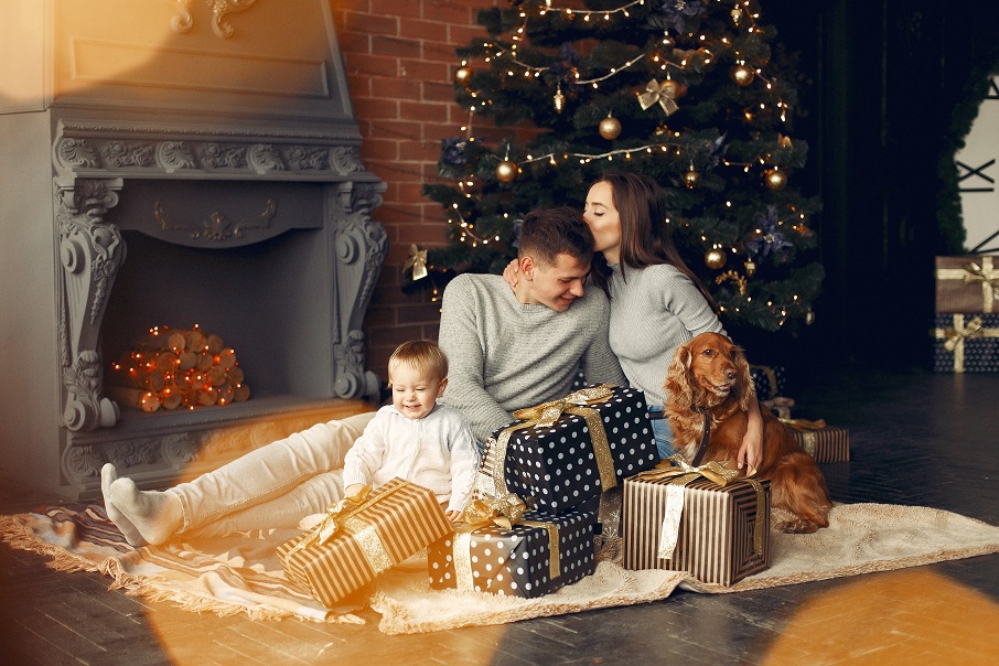 family-with-cute-dog02-home-near-christmas-tree