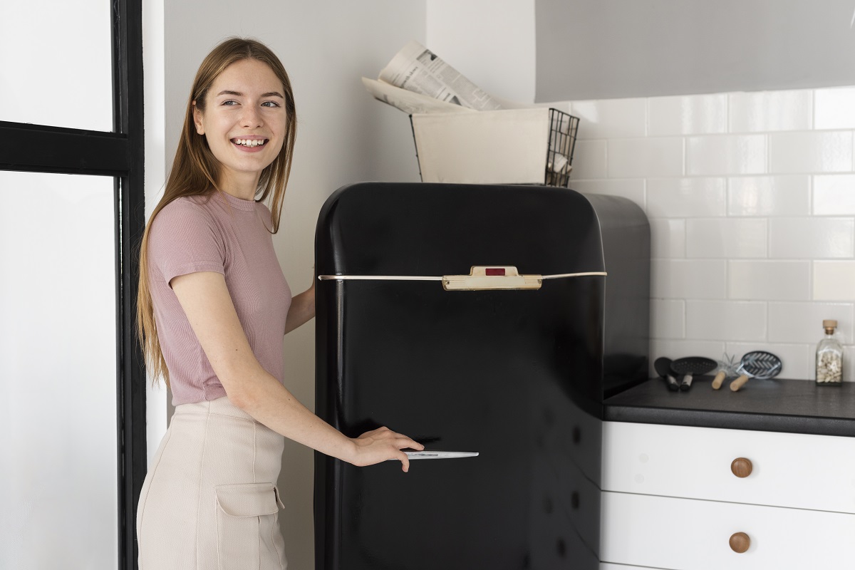 Fekete hűtőszekrény